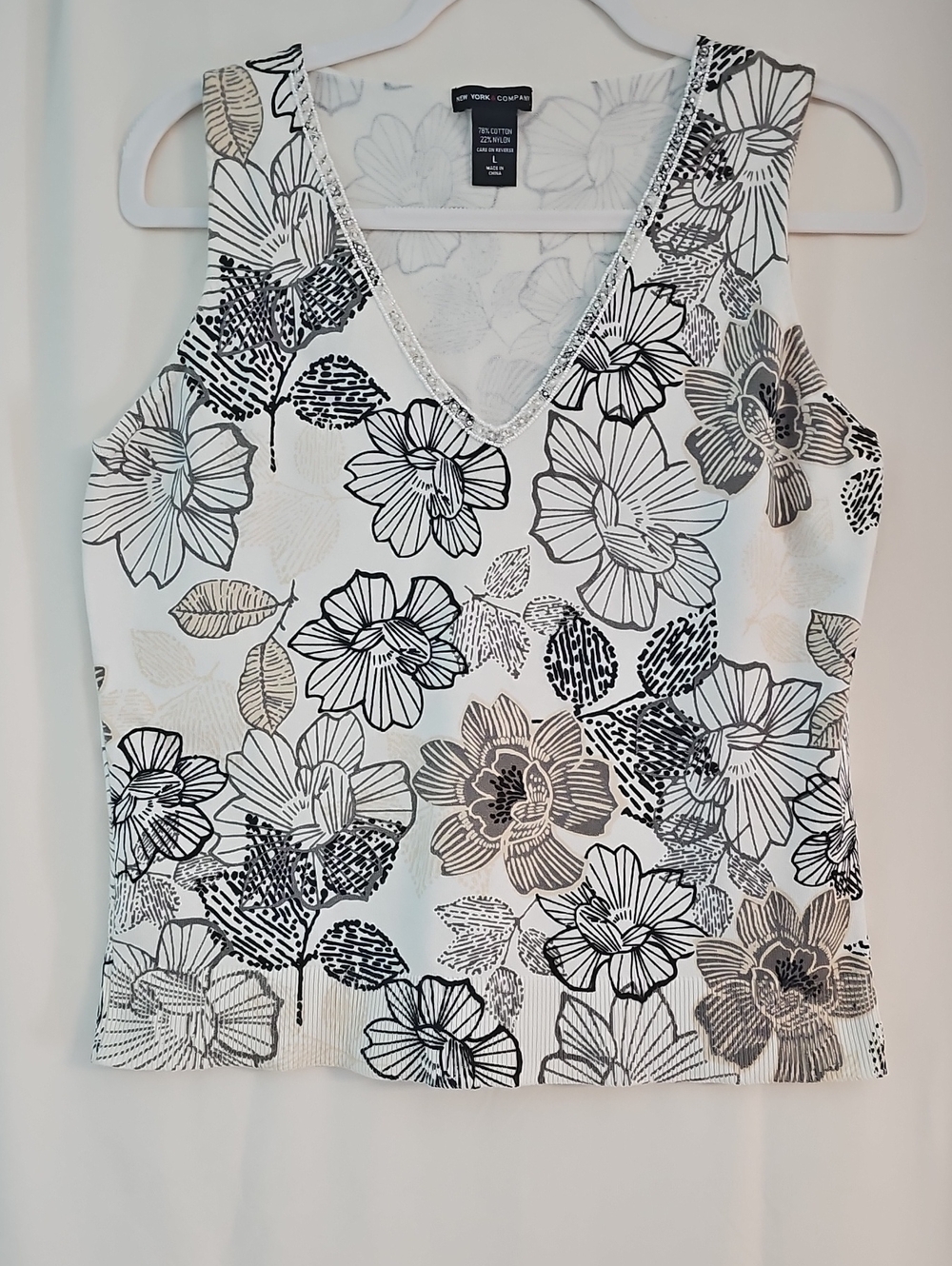 New York & Company Women's White Floral V-Neck Tank Top